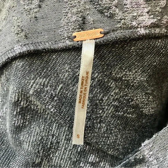 Free People Gray Floral Carolina Cropped Button Front Cardigan size Small - Picture 8 of 8